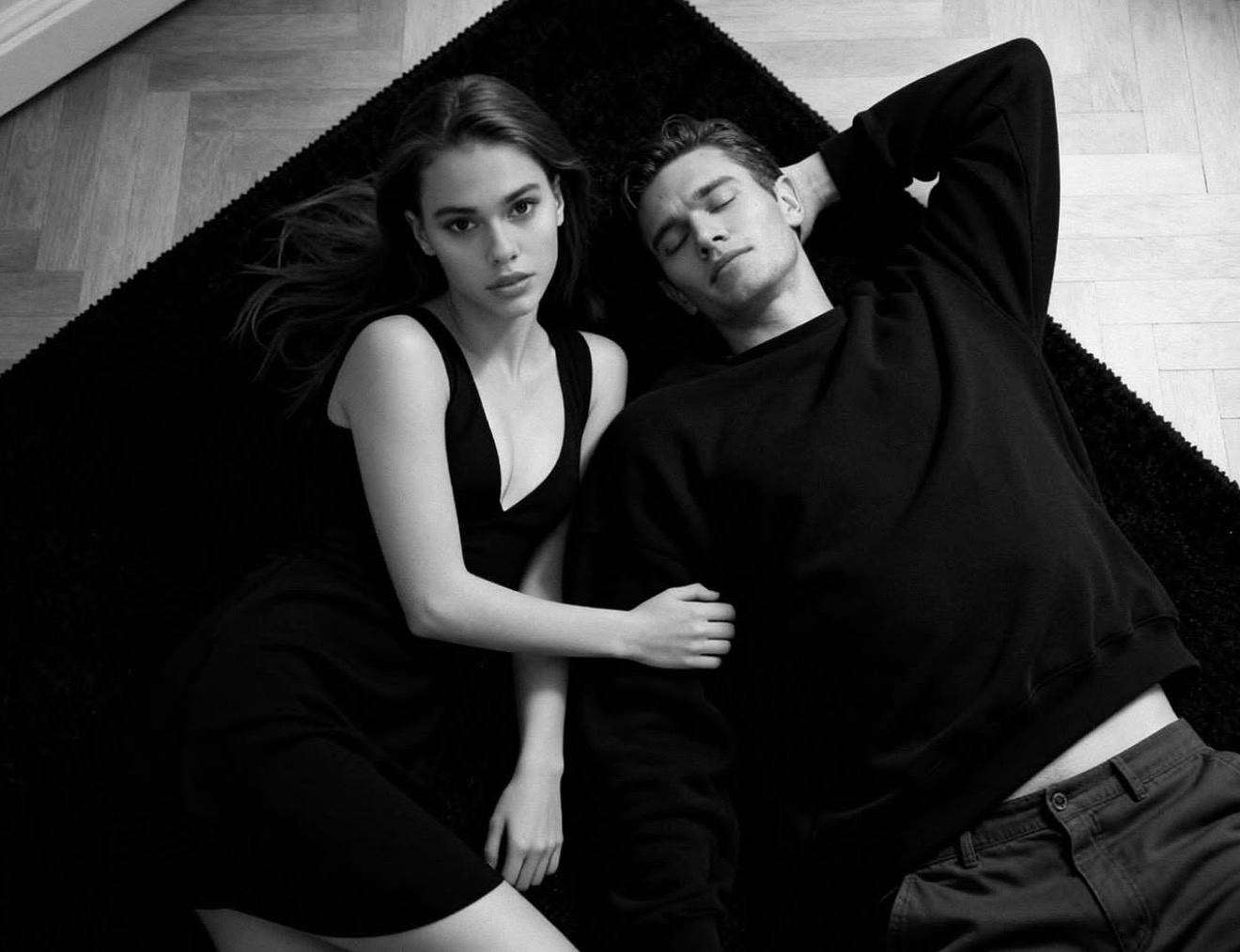 Pamir & Nil, "Siyah Kuğu"